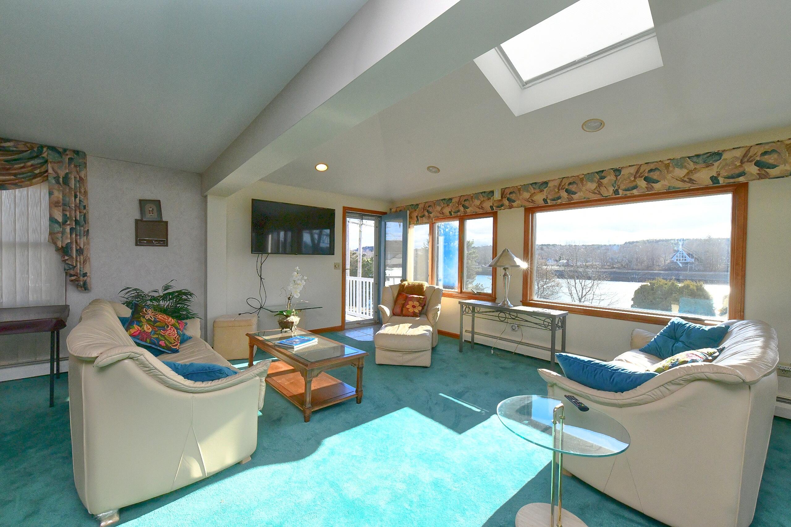 18 Gibbs Road Sagamore Beach, MA 02562 - Photo 18 of 53 2025-12-31-15-12-09-102