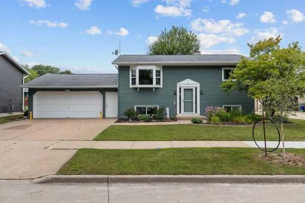 $305,000 | 2613 South Jason Drive, Appleton, WI 54915