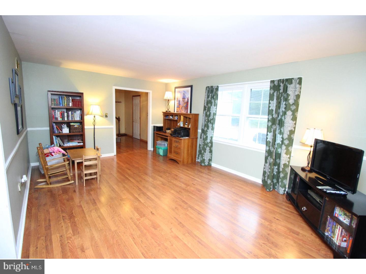 138 North Hunter Forge Road Newark, DE 19713 - Photo 3 of 25 Living Room