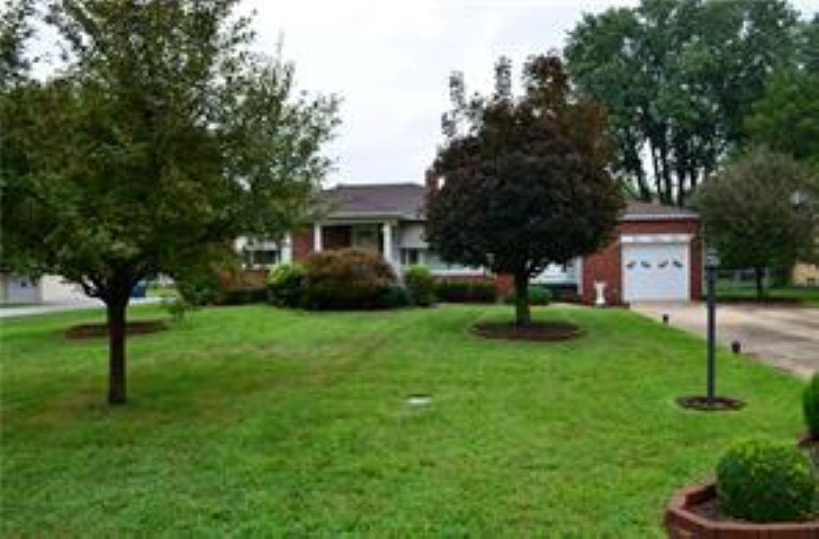 142 Hoss Road Indianapolis, IN 46217 - Photo 1 of 34 Gallery Image 1