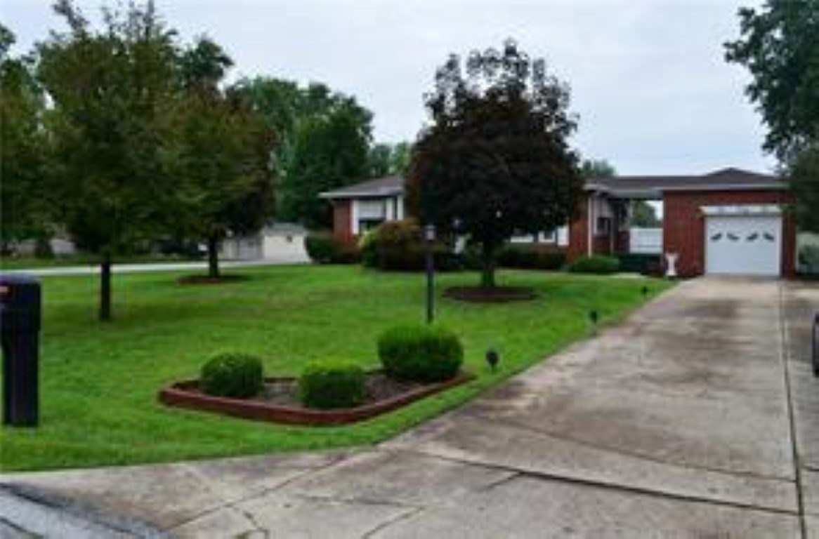142 Hoss Road Indianapolis, IN 46217 - Photo 2 of 34 Gallery Image 2