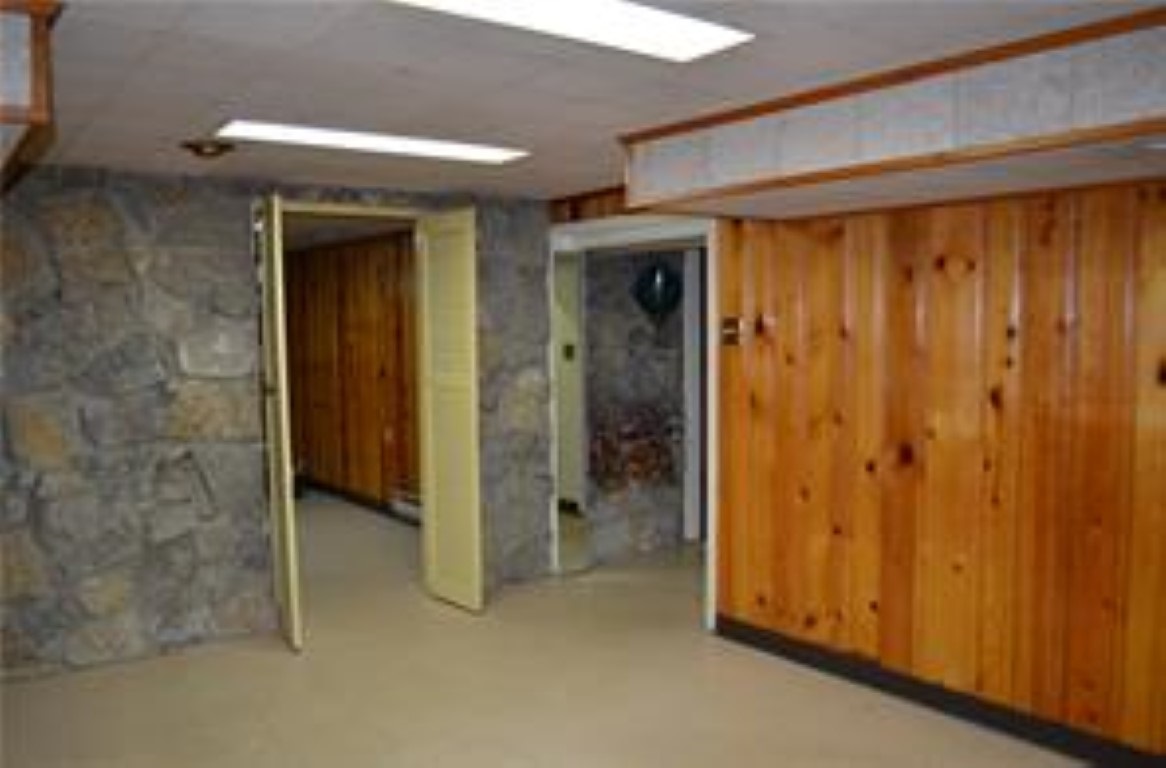 142 Hoss Road Indianapolis, IN 46217 - Photo 17 of 34 Gallery Image 17