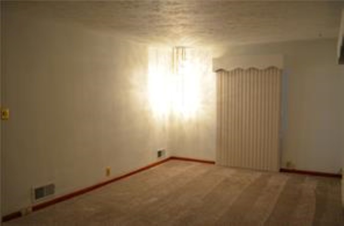 142 Hoss Road Indianapolis, IN 46217 - Photo 4 of 34 Gallery Image 4
