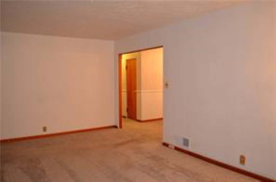 142 Hoss Road Indianapolis, IN 46217 - Photo 9 of 34 Gallery Image 9