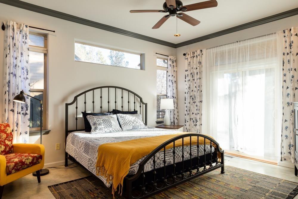 10542 Kestrel Road Klamath Falls, OR 97601 - Photo 18 of 35 Main level master bedroom
