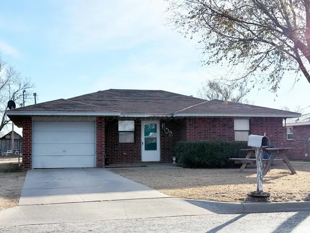 $140,000 | 602 Northwest 5th Street, Dimmitt, TX 79027