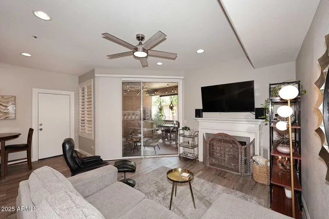 a view of a bedroom with washer and dryer