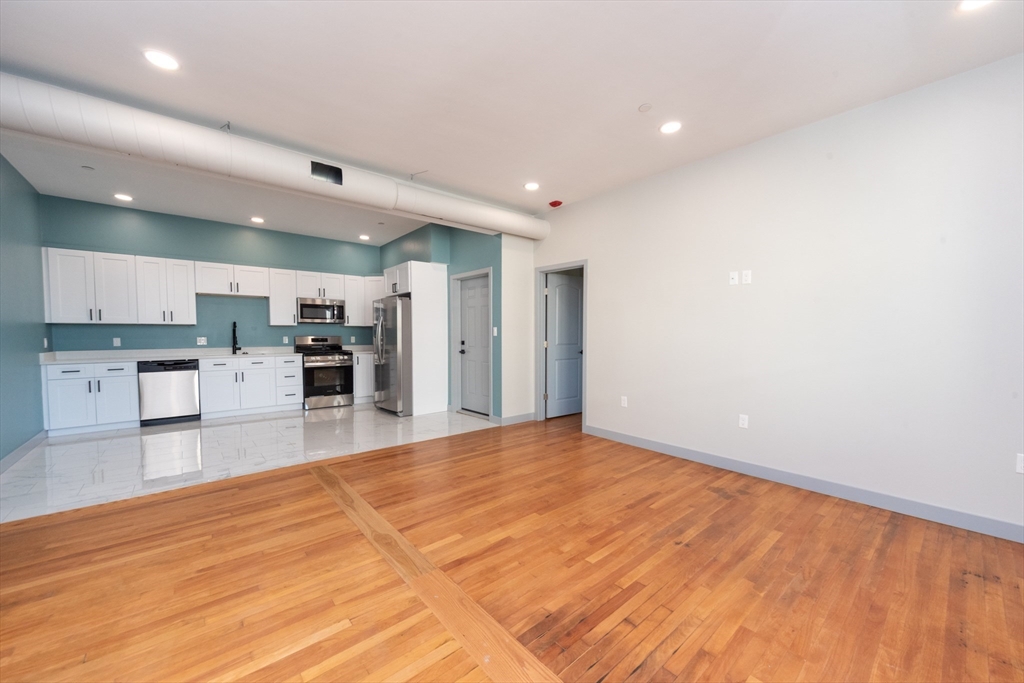 115-117 Mechanic Street, Unit 3 Clinton, MA 01510 - Photo 4 of 18