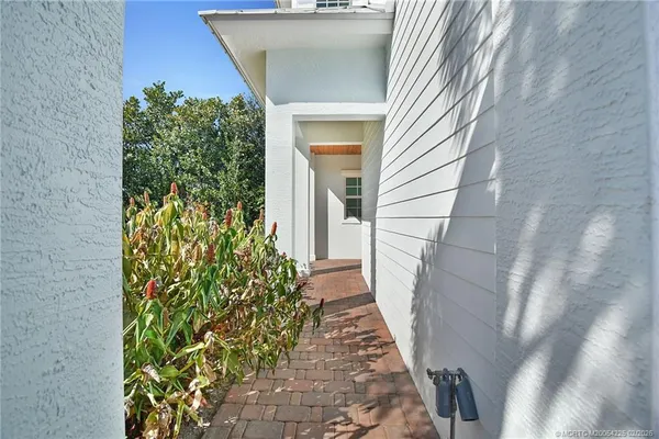$699,999 | 8109 Southeast Asaro Street, Hobe Sound, FL 33455