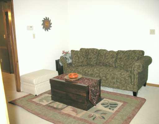 604 Victory Road Pittsburgh, PA 15237 - Photo 2 of 8 Living Room.