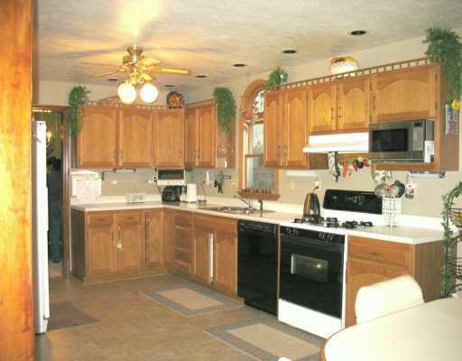 604 Victory Road Pittsburgh, PA 15237 - Photo 5 of 8 Kitchen.
