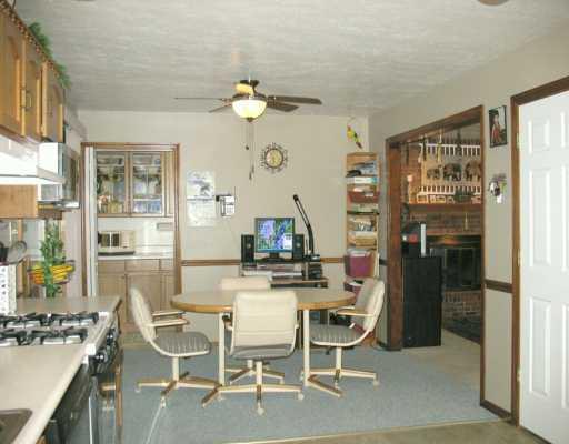 604 Victory Road Pittsburgh, PA 15237 - Photo 6 of 8 Kitchen.