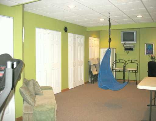 604 Victory Road Pittsburgh, PA 15237 - Photo 7 of 8 Den/Family/Great Room.