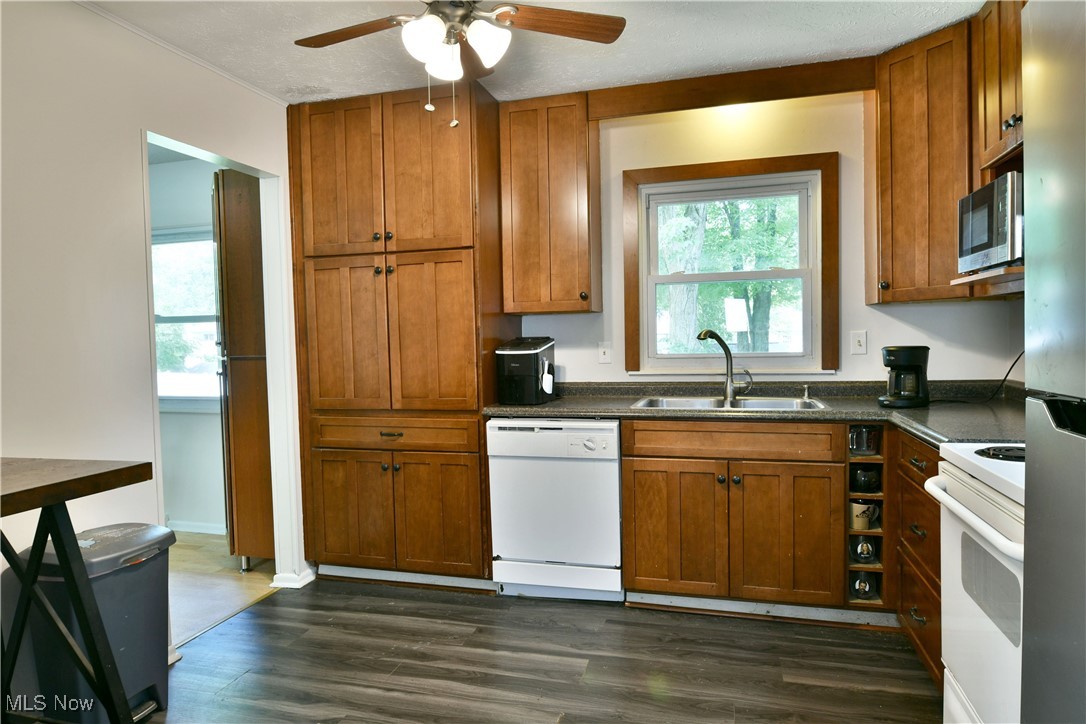 234 Howland Wilson Road Northeast Warren, OH 44484 - Photo 13 of 37 Kitchen with appliances with stainless steel finishes, dark countertops, and brown cabinets