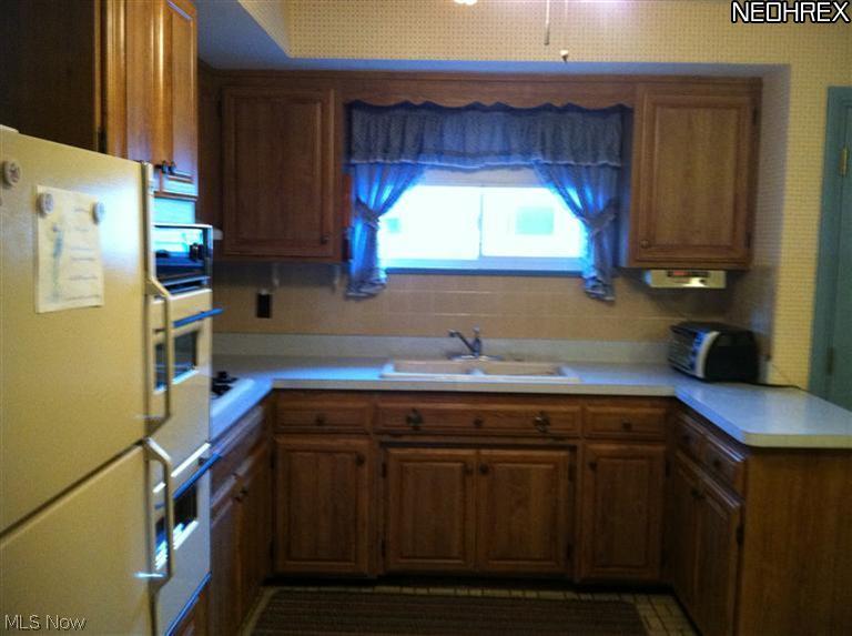 1123 Haverston Road Lyndhurst, OH 44124 - Photo 3 of 14
