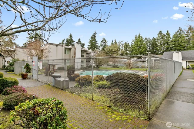 a group of cars parked in front of a building