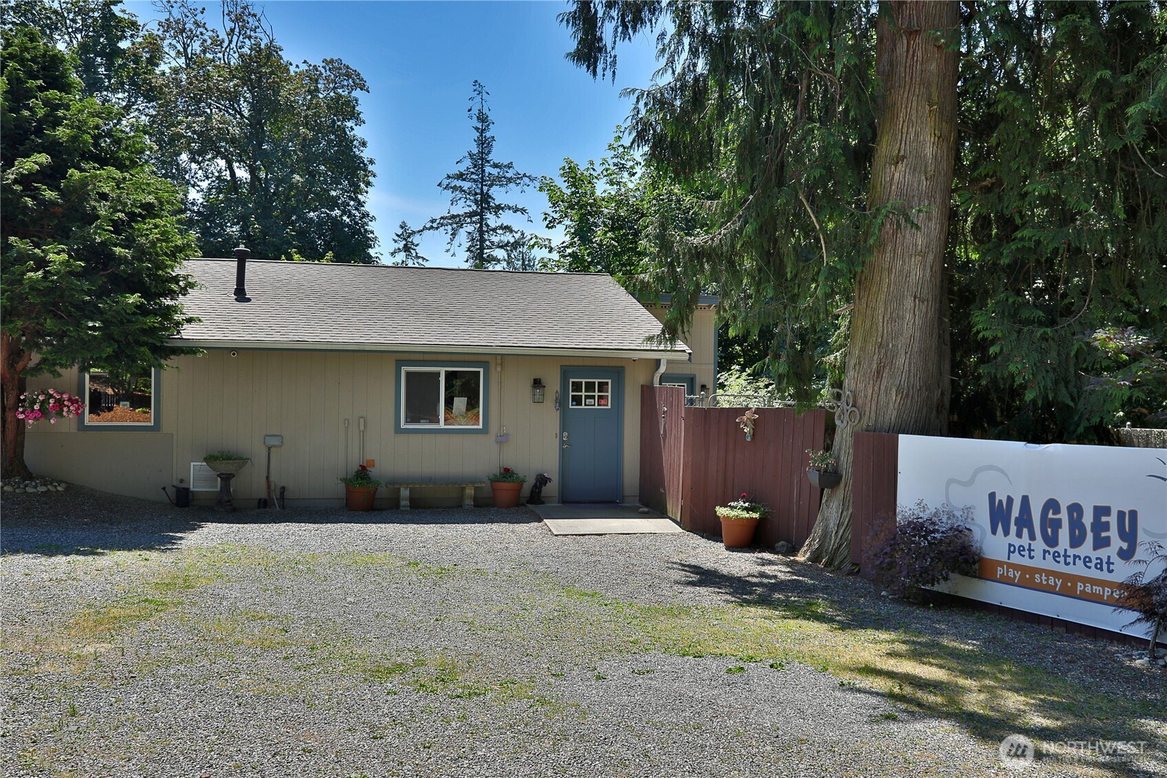6621 Sills Road Clinton, WA 98236 - Photo 2 of 40 Gallery Image 2