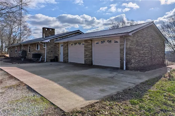 $550,000 | 5171 Avon Road Northeast, Carrollton, OH 44615