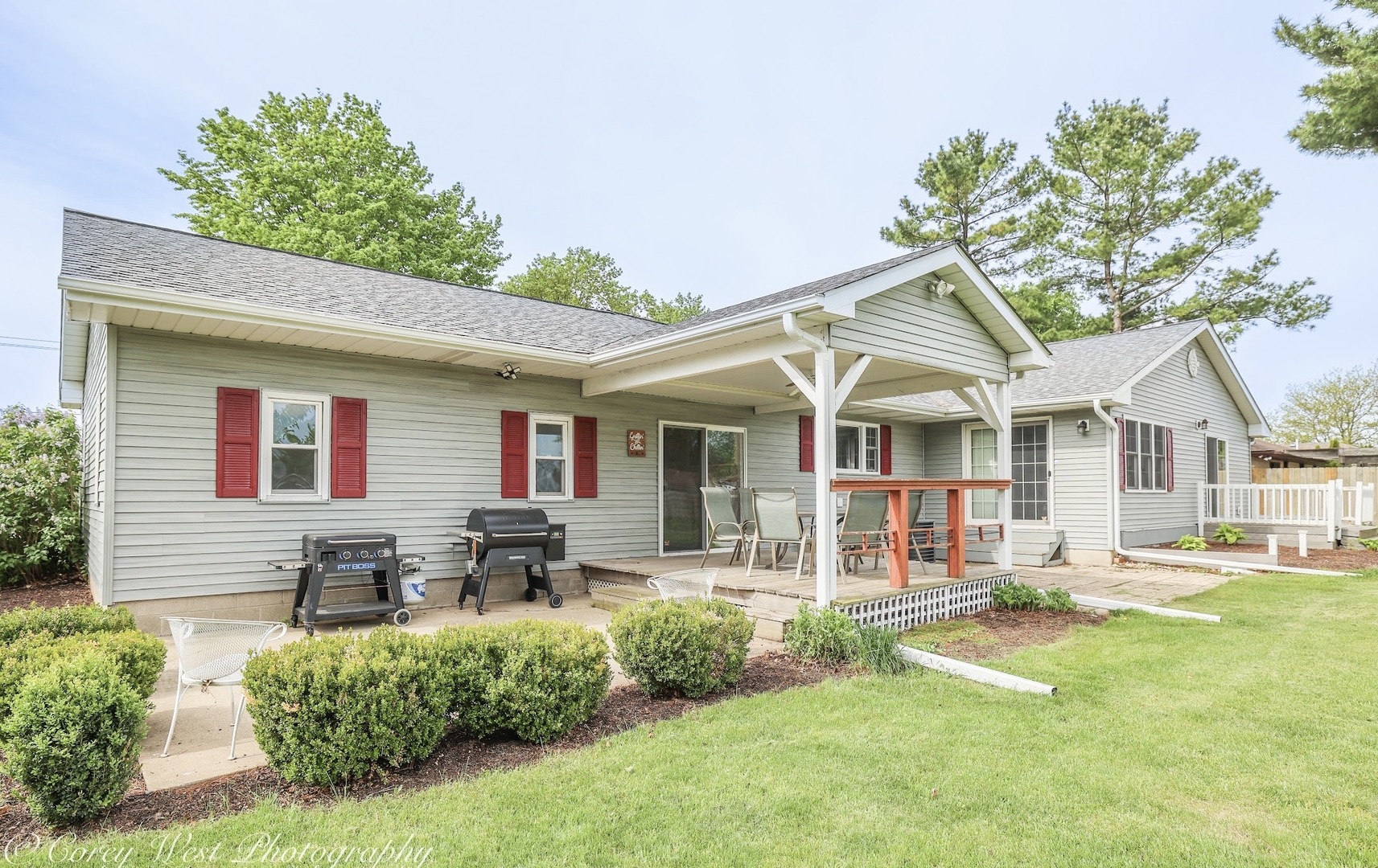 533 Bethany Road Sycamore, IL 60178 - Photo 40 of 44 a front view of a house with a patio
