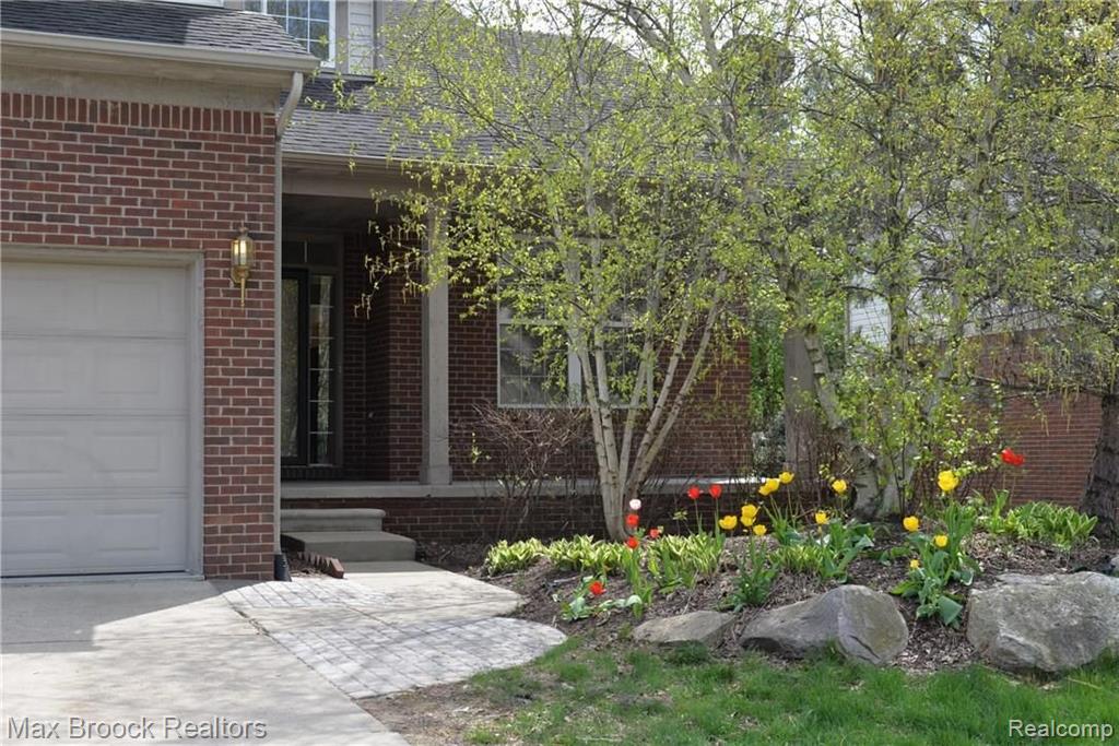 2407 Jackson Drive Rochester Hills, MI 48309 - Photo 3 of 56