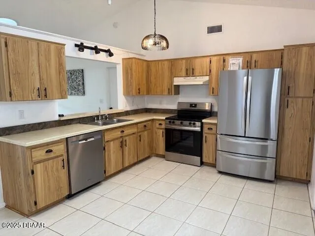 $2,500 | 5922 Phyllis Lou Circle, Port Orange, FL 32127