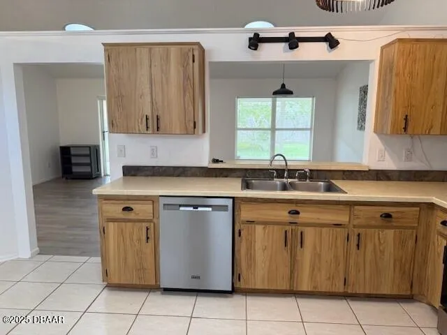 $2,500 | 5922 Phyllis Lou Circle, Port Orange, FL 32127