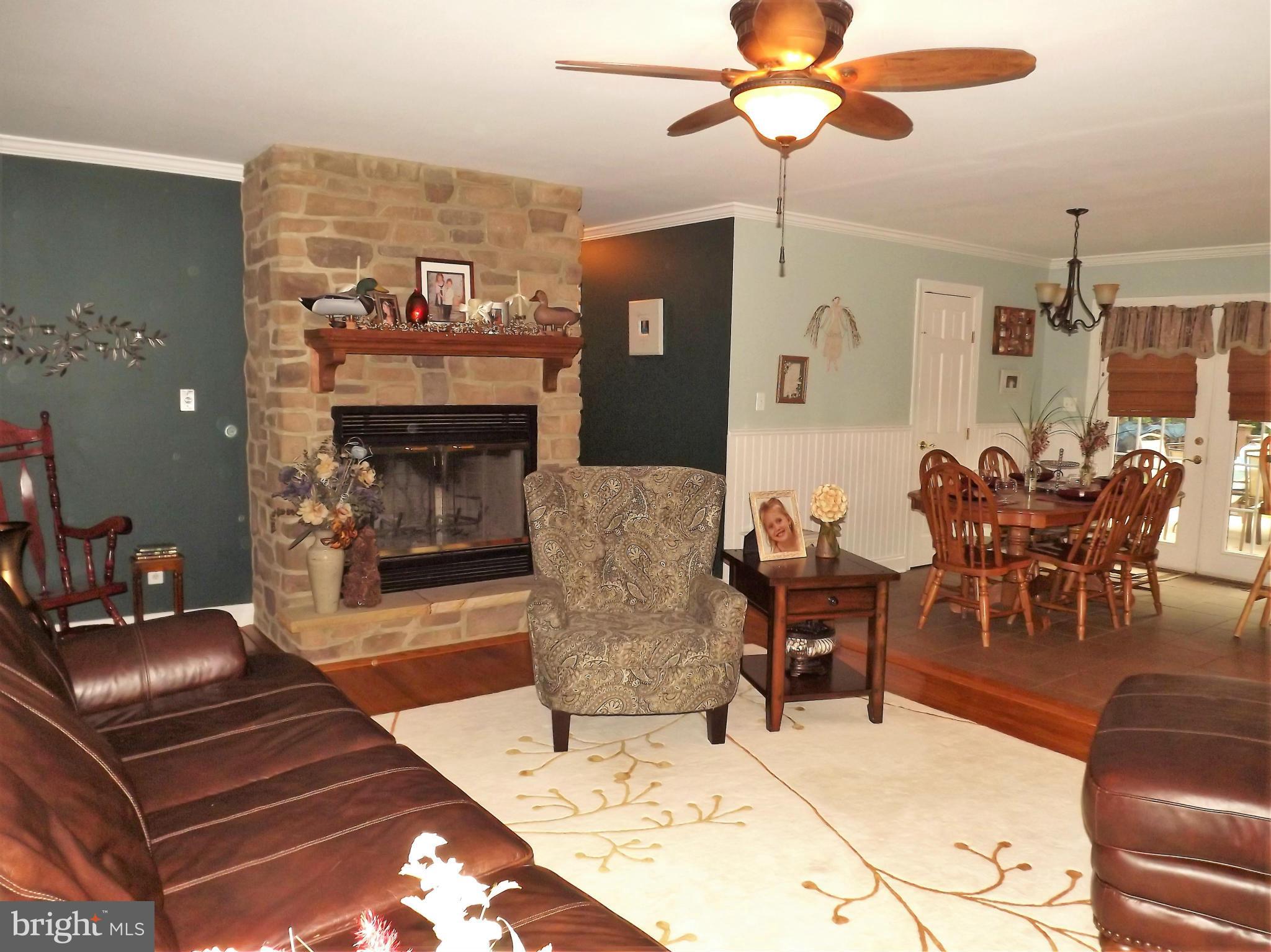 1511 Pattison Road Baltimore, MD 21221 - Photo 9 of 29 Living Room