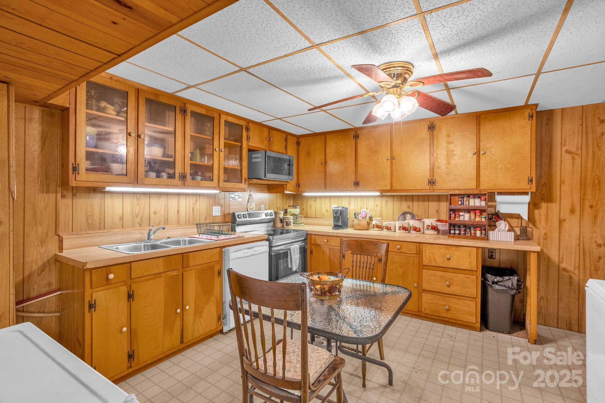 723 Hill Everhart Road Lexington, NC 27295 - Photo 26 of 48 a kitchen with a table chairs stove and cabinets