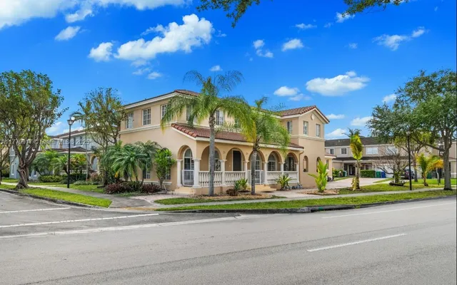 $592,000 | 13990 Southwest 274th Terrace, Homestead, FL 33032