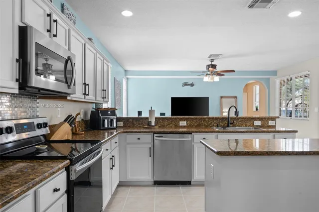 $592,000 | 13990 Southwest 274th Terrace, Homestead, FL 33032