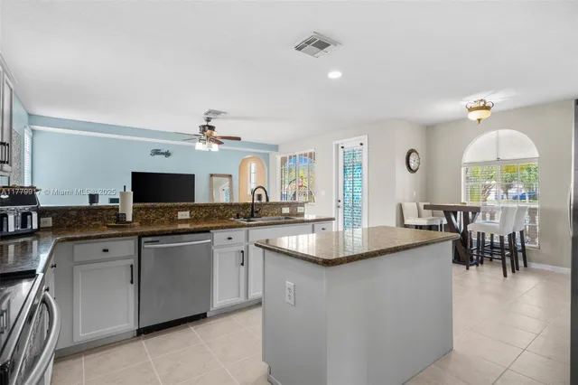 $592,000 | 13990 Southwest 274th Terrace, Homestead, FL 33032