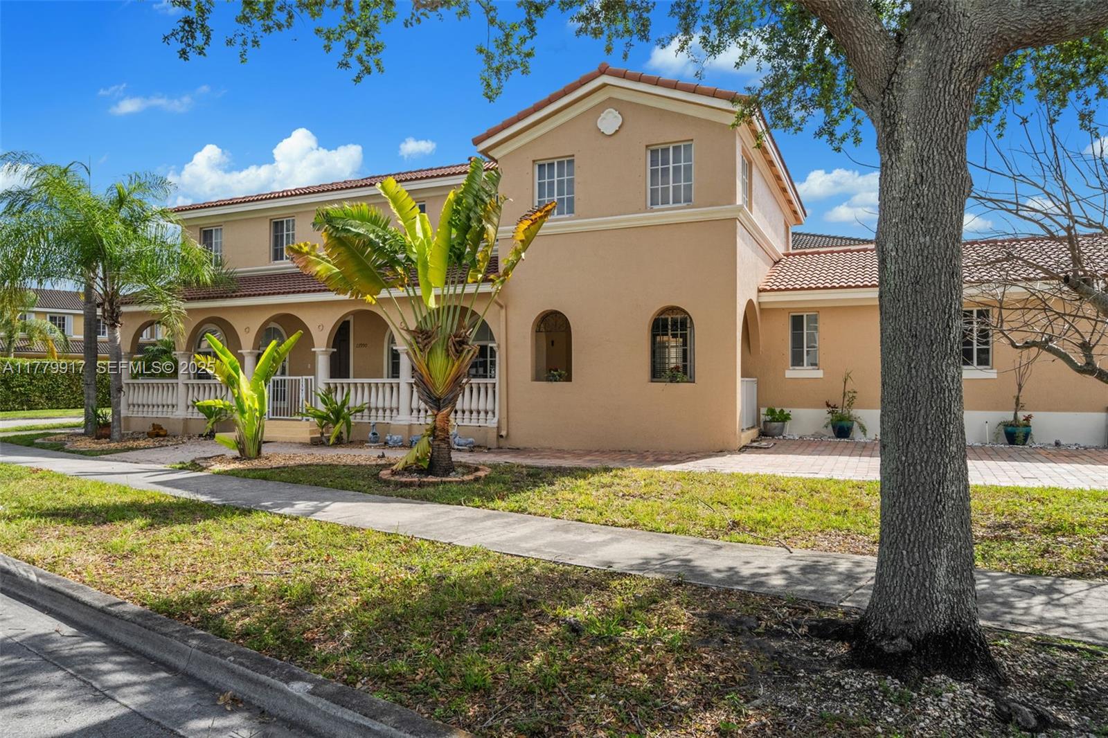 13990 Southwest 274th Terrace Homestead, FL 33032 - Photo 4 of 60 a view of a house with backyard and sitting area
