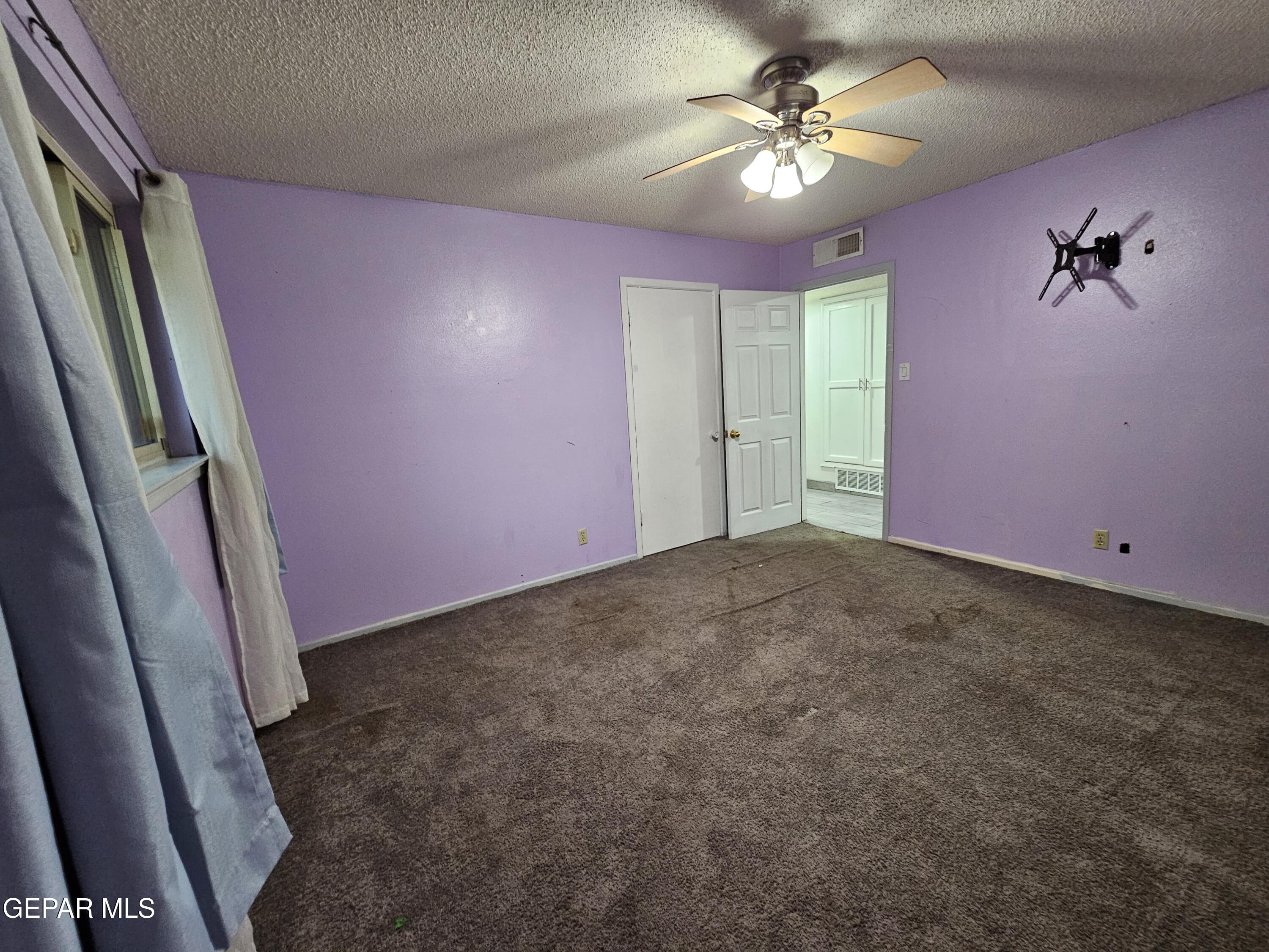 1400 San Andres Drive Las Cruces, NM 88007 - Photo 29 of 47 en empty room with windows and fan