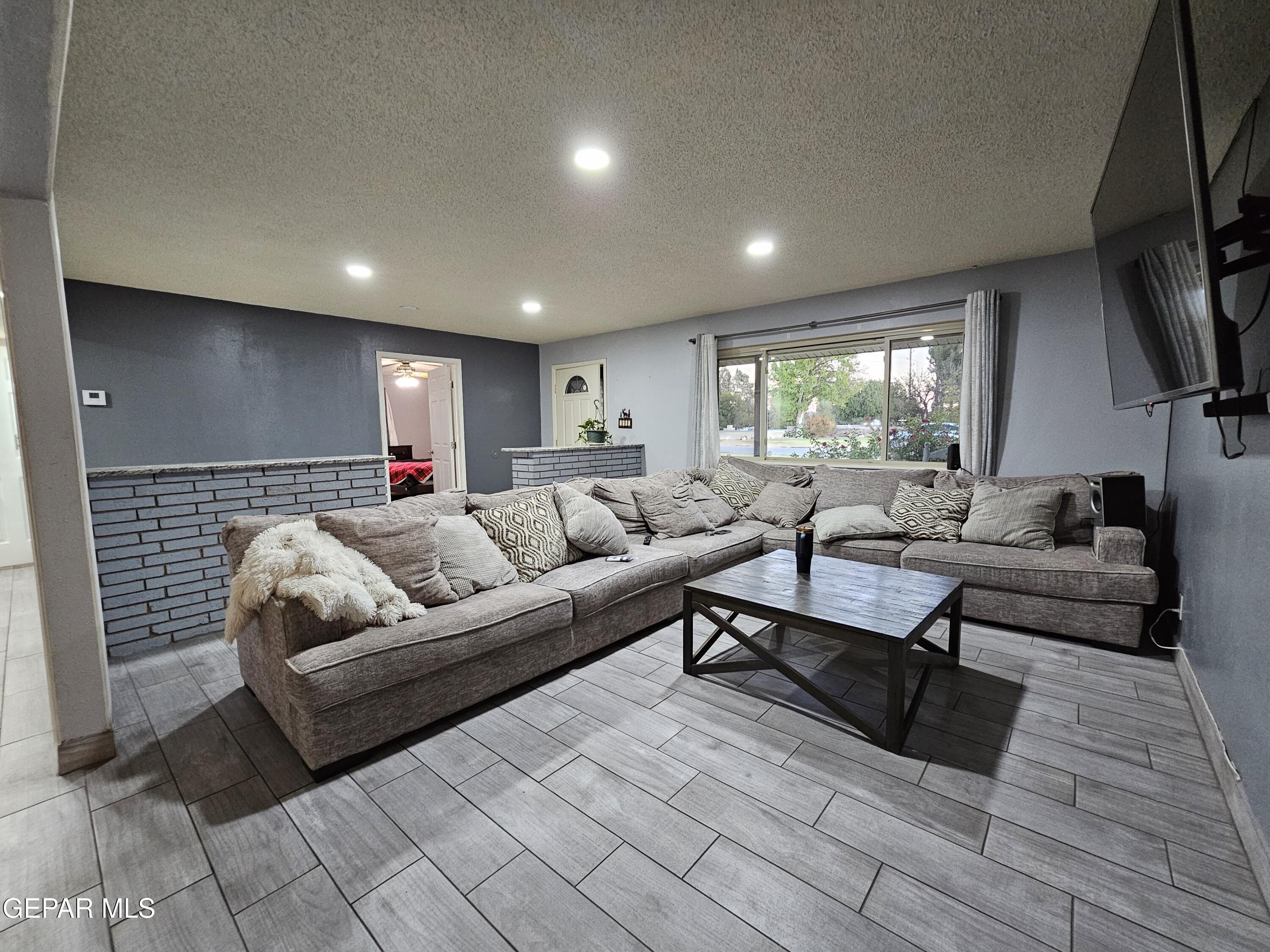 1400 San Andres Drive Las Cruces, NM 88007 - Photo 5 of 47 a living room with furniture and a flat screen tv