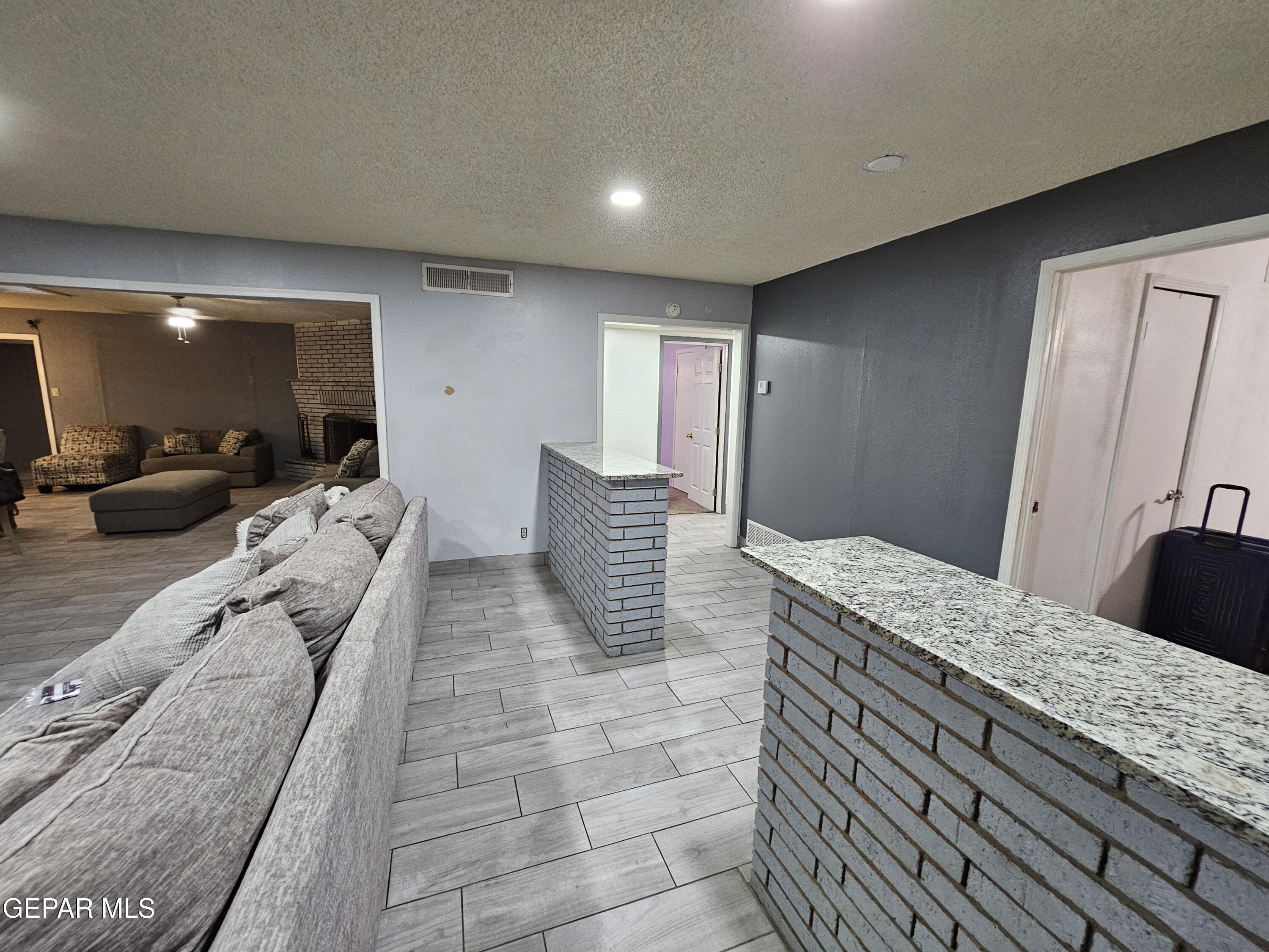 1400 San Andres Drive Las Cruces, NM 88007 - Photo 7 of 47 a living room with furniture