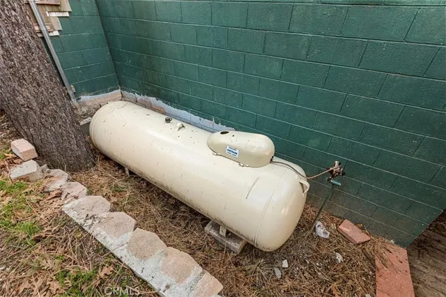 a view of a back yard of the house