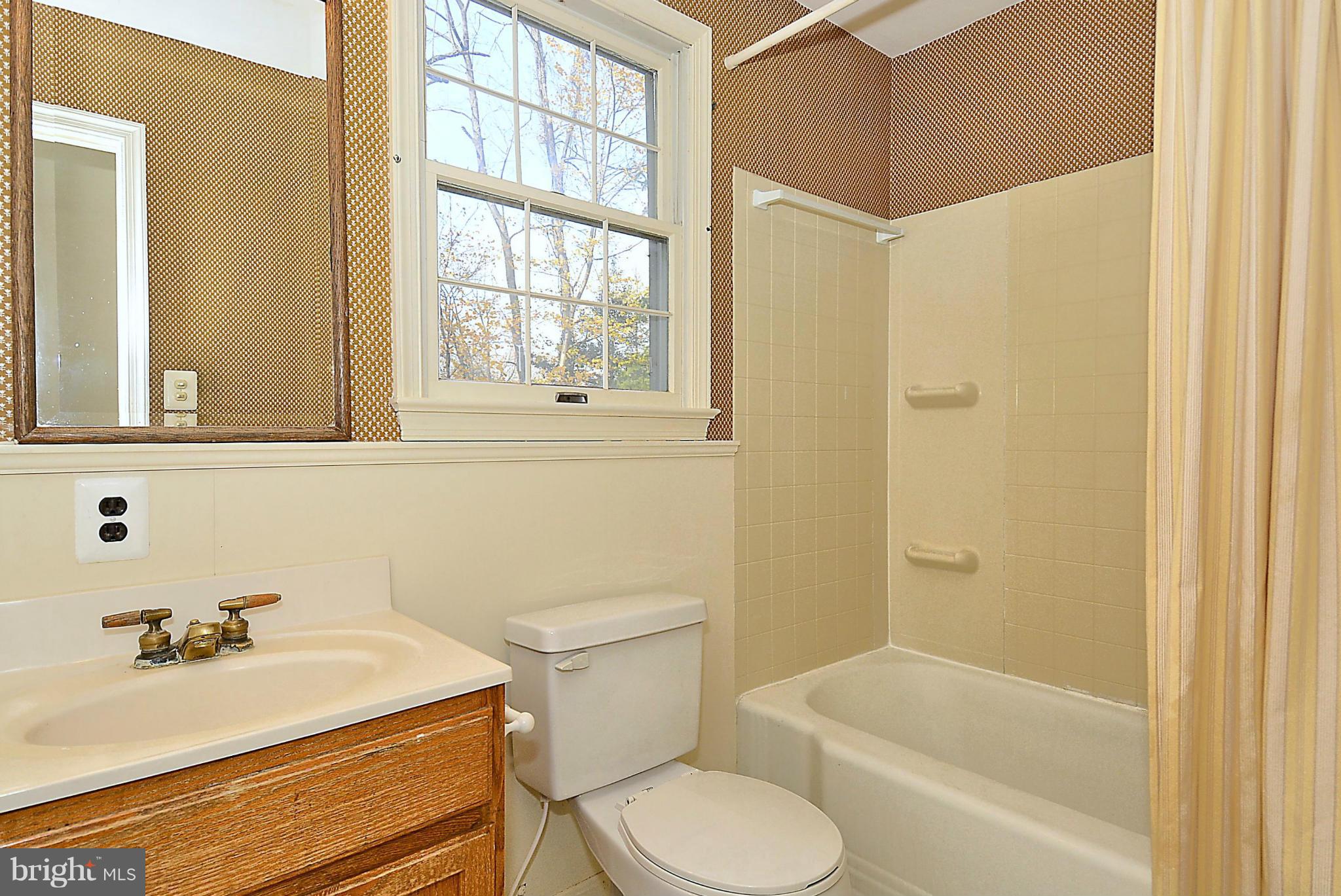 415 St Lawrence Drive Silver Spring, MD 20901 - Photo 12 of 30 Bath (Master)