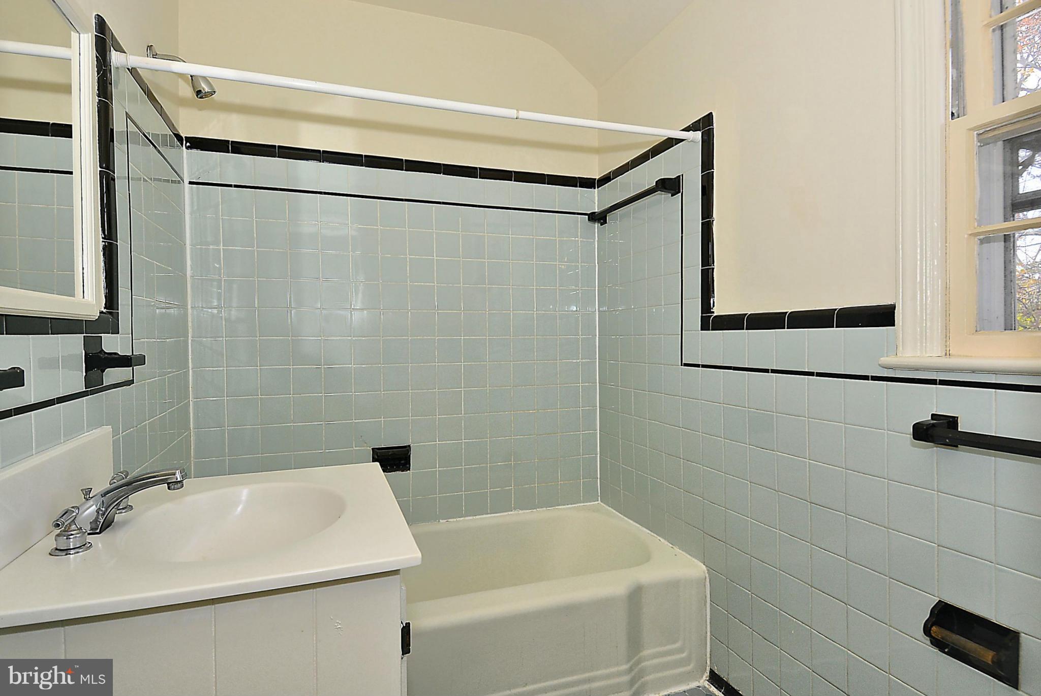 415 St Lawrence Drive Silver Spring, MD 20901 - Photo 19 of 30 Hall Bath
