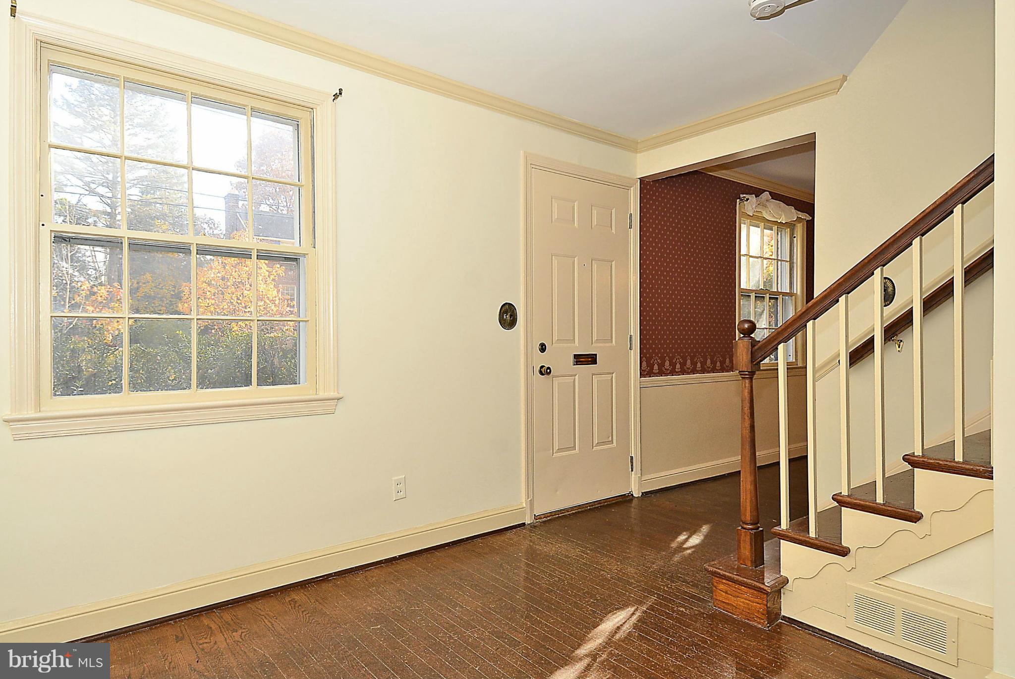 415 St Lawrence Drive Silver Spring, MD 20901 - Photo 4 of 30 Entry