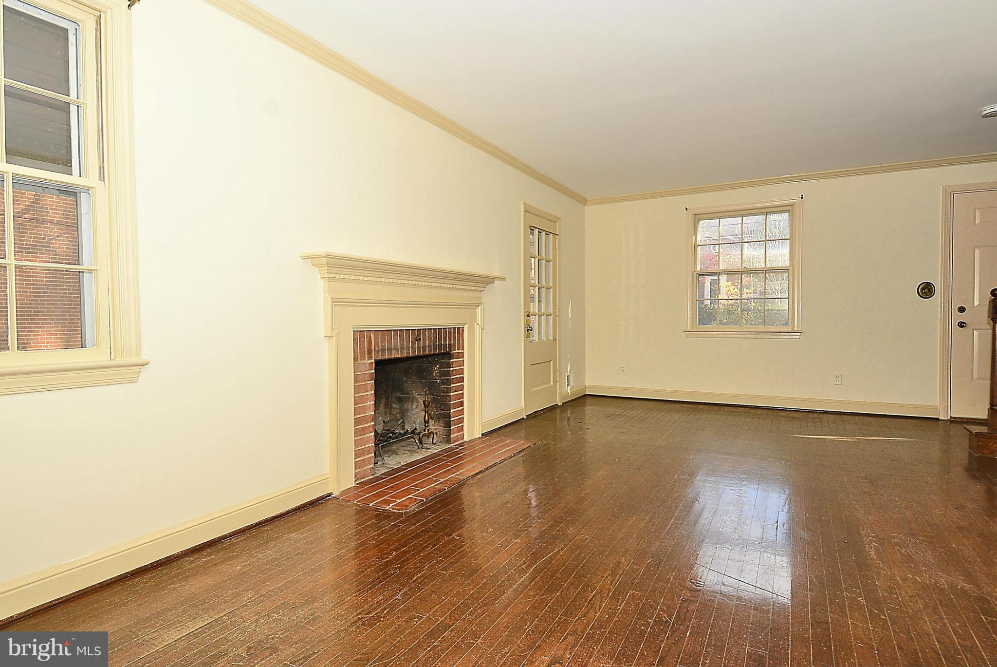415 St Lawrence Drive Silver Spring, MD 20901 - Photo 6 of 30 Living Room