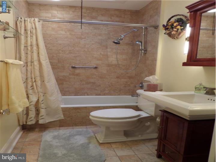 540 Roxborough Avenue Philadelphia, PA 19128 - Photo 16 of 25 Bathroom
