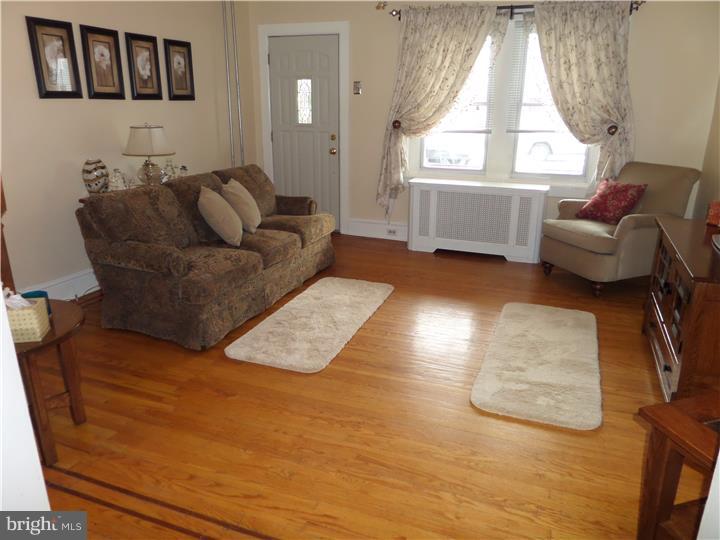 540 Roxborough Avenue Philadelphia, PA 19128 - Photo 3 of 25 Living Room
