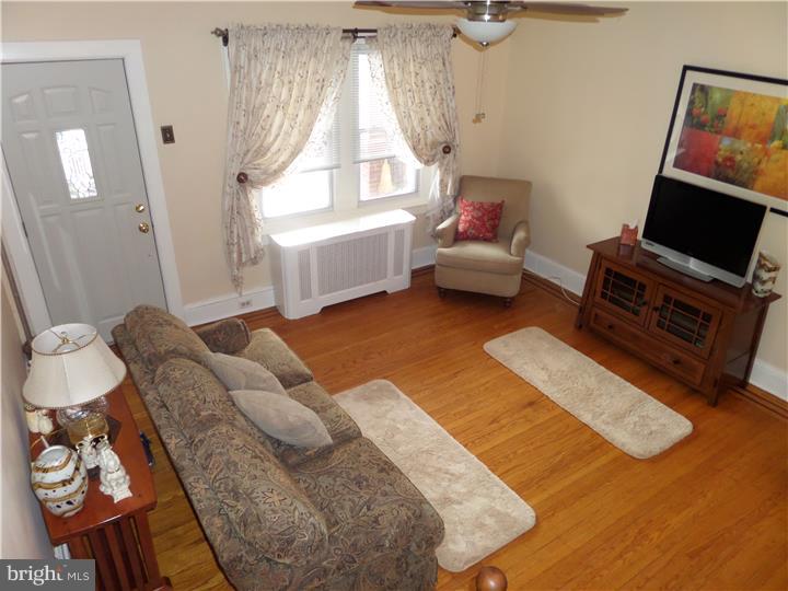 540 Roxborough Avenue Philadelphia, PA 19128 - Photo 4 of 25 Living Room