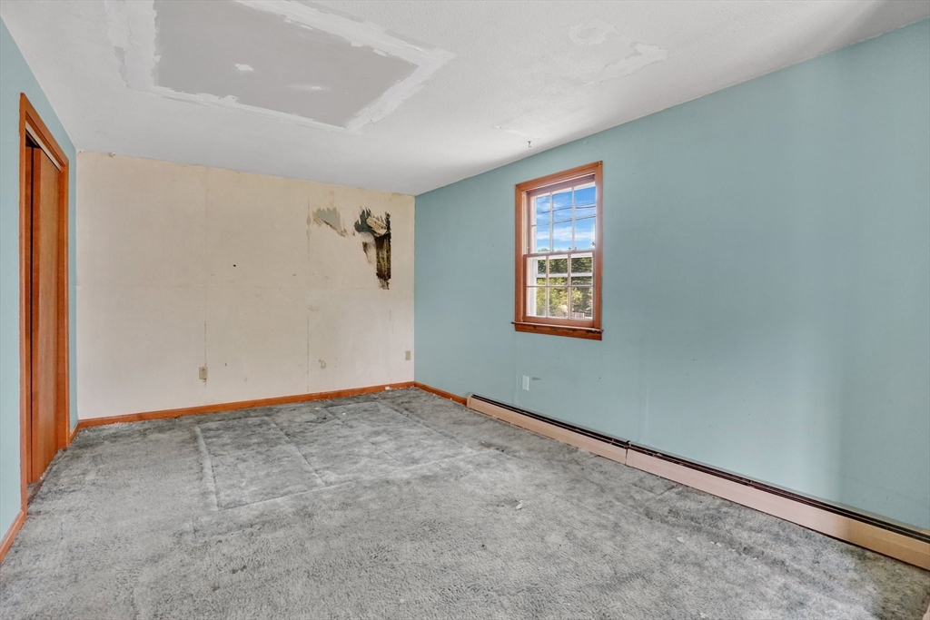 36 County Road Holyoke, MA 01040 - Photo 18 of 35