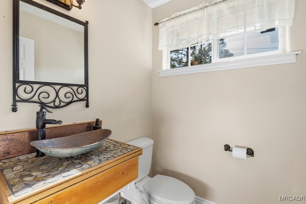 28070 West Shore Road Lake Arrowhead, CA 92352 - Photo 28 of 39