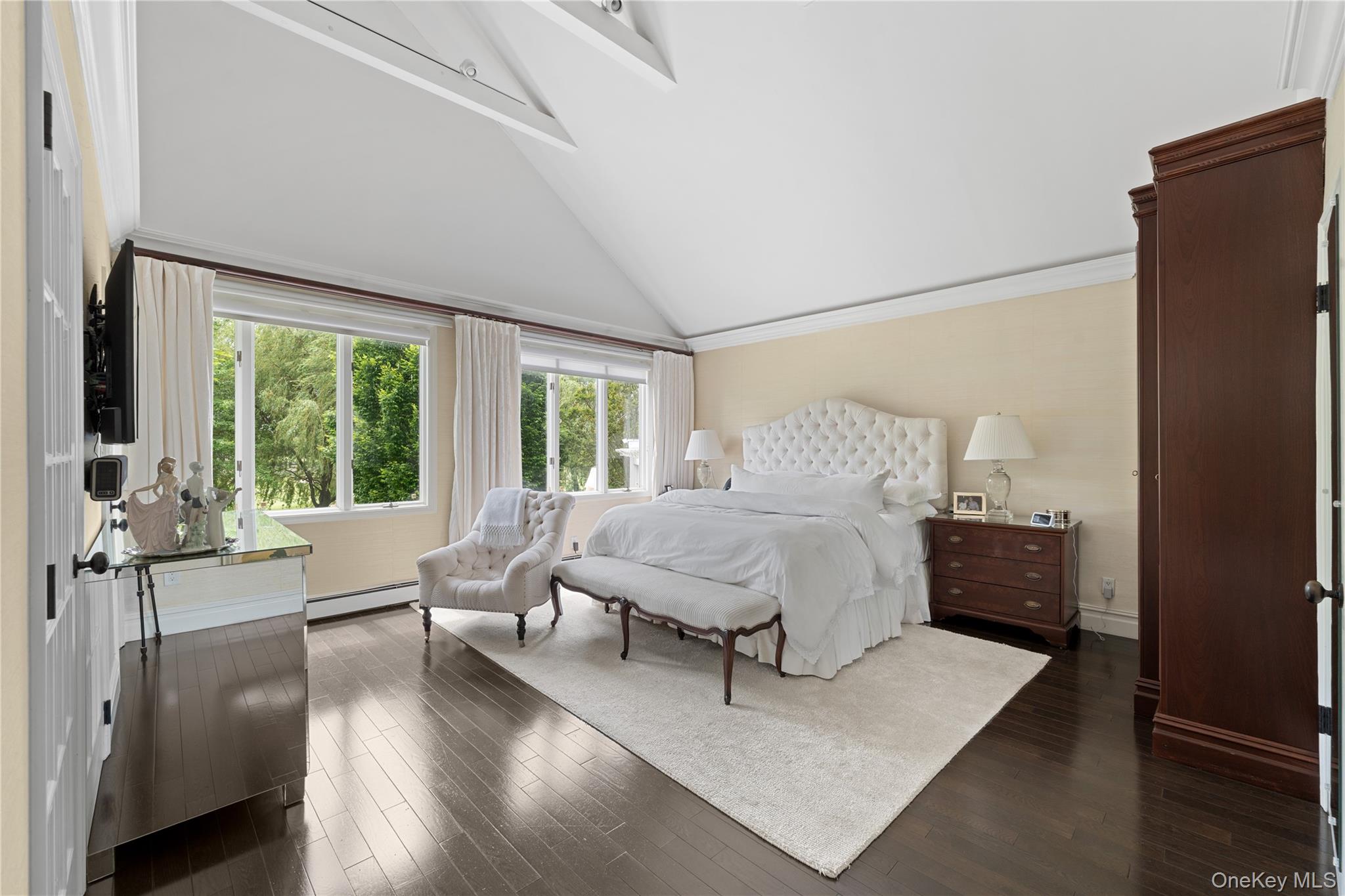 11 Hickory Road Woodmere, NY 11598 - Photo 23 of 50 PRIMARY SUITE WITH VAULTED CEILINGS