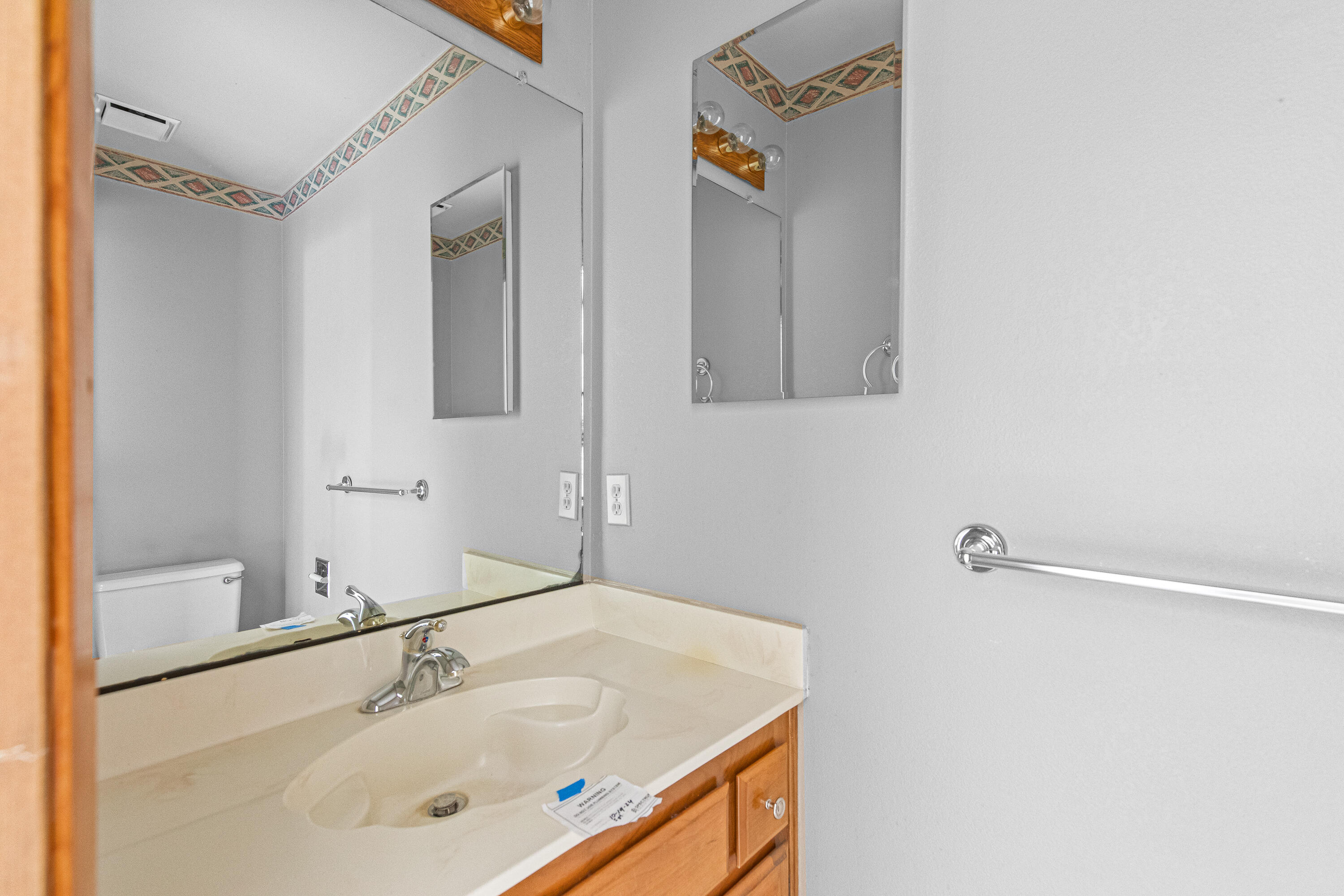 354 October Lane Merlin, OR 97532 - Photo 23 of 28 Half Bathroom