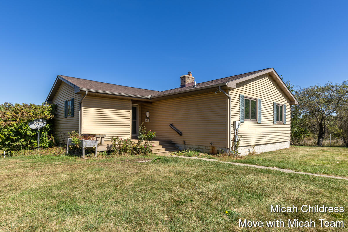 2249 North Canal Road Eaton Rapids, MI 48827 - Photo 1 of 37 2249-N-Canal_002