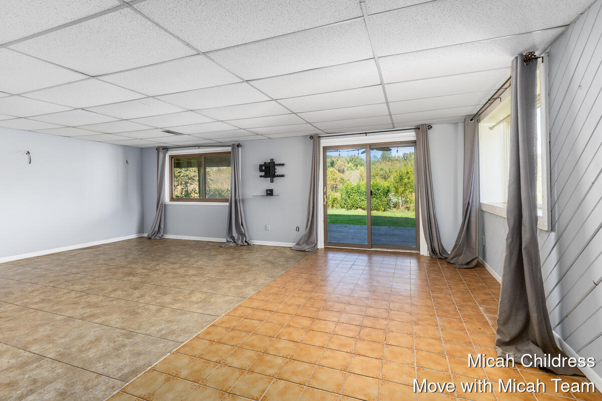 2249 North Canal Road Eaton Rapids, MI 48827 - Photo 20 of 37 2249-N-Canal_018