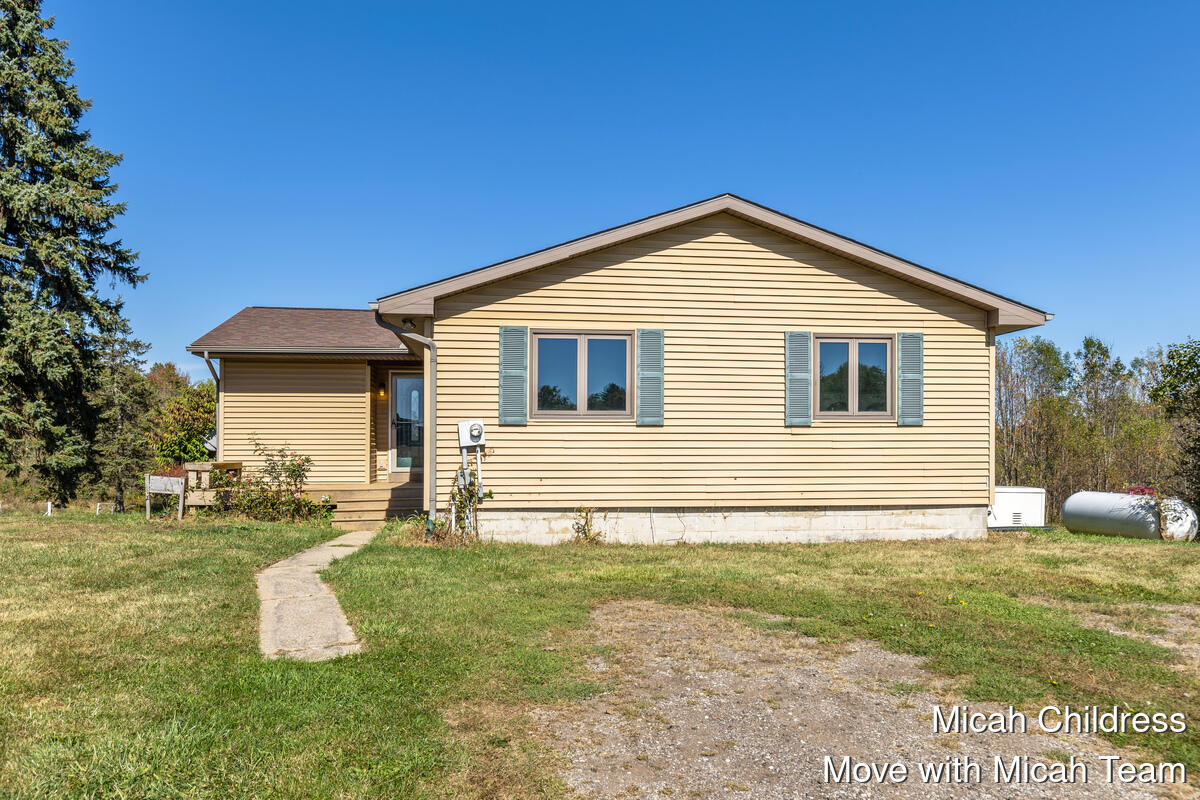 2249 North Canal Road Eaton Rapids, MI 48827 - Photo 2 of 37 2249-N-Canal_001